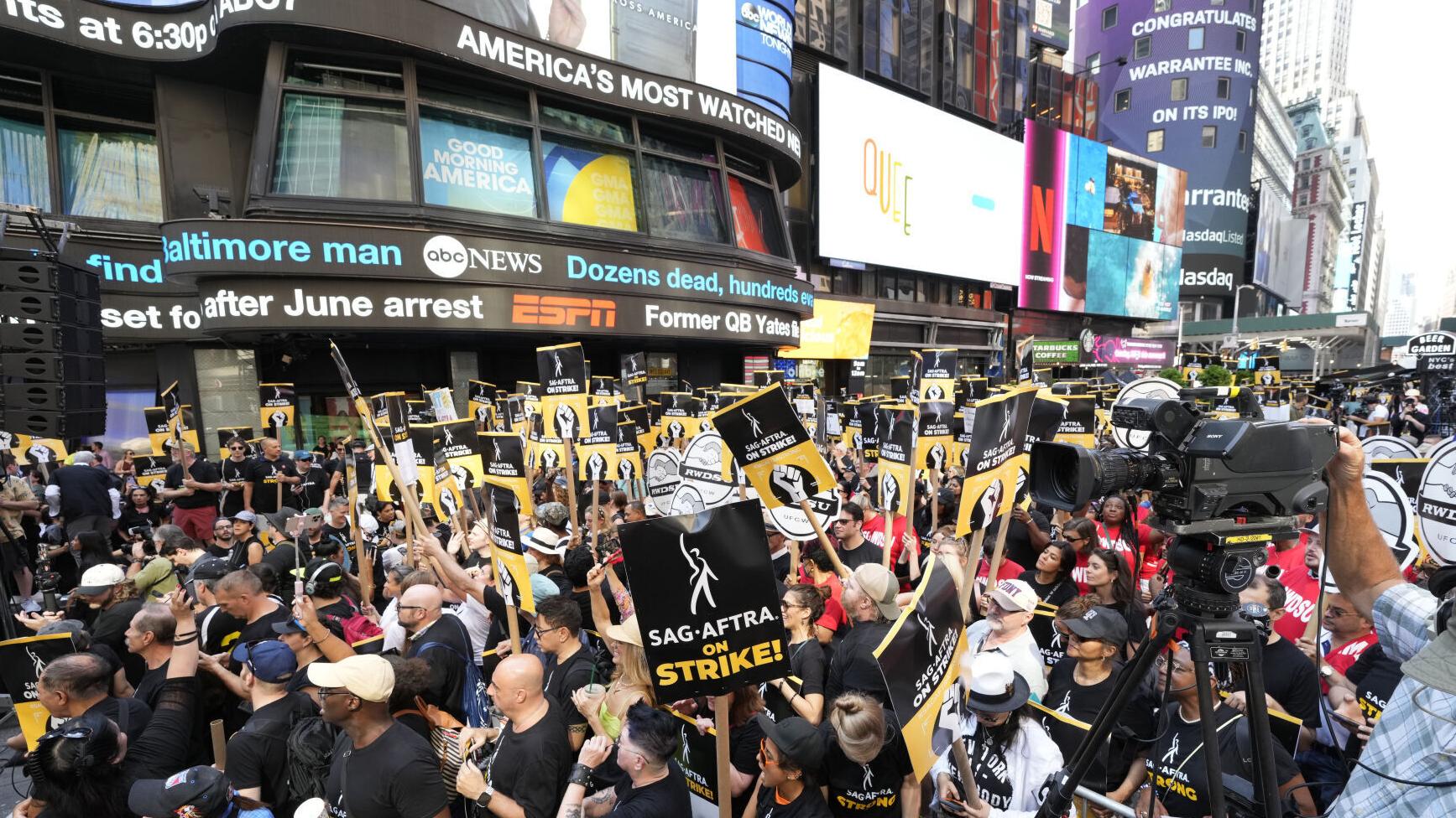 Another interest rate hike on the way; star actors join Times Square rally; American injured fighting in Ukraine | Hot off the Wire podcast